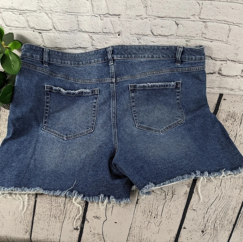 Lane Bryant FLEX magic waistband Signature Fit mid rise boyfriend midi short - Picture 11 of 12